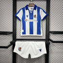 Conjunto infantil Real Sociedad blanco azul 2024/25 - Blanco - Azul - Infantil - Real Sociedad - Temporada 2024-2025 - Fútbol - Equipamiento deportivo - Niños - Estilo.