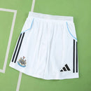 PANTALONES CORTOS NEWCASTLE I 25/26 VERSIÓN JUGADOR