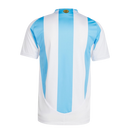 Argentina - 20242025 - Camiseta Argentina - Uniforme titular Argentina - Adidas Argentina - Diseño clásico - Celeste y blanco - Copa América - Eliminatorias Mundial 2026 - Sol de la bandera - Gola redonda - Pantalón blanco - Calcetines celestes - Tradición - Identidad - Tecnologías innovadoras - Confort - Rendimiento.