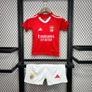 Benfica I 24/25 conjunto infantil rojo - Benfica - 24/25 - Conjunto infantil - Rojo - Fútbol - Equipamiento deportivo - Niños - Estilo.