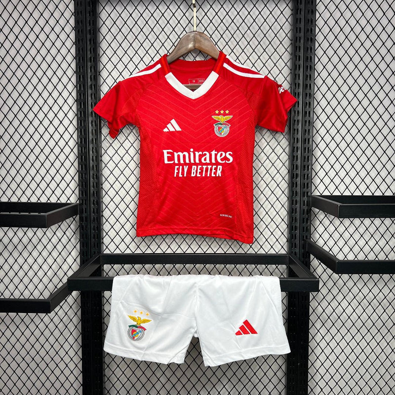 Benfica I 24/25 conjunto infantil rojo - Benfica - 24/25 - Conjunto infantil - Rojo - Fútbol - Equipamiento deportivo - Niños - Estilo.