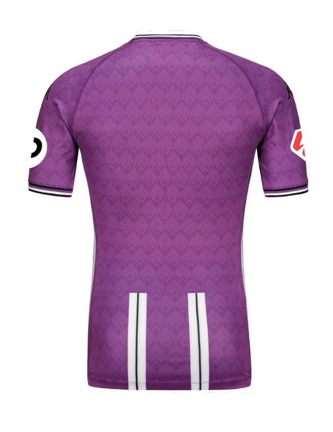 Real Valladolid 20242025 - Camiseta titular Real Valladolid - Kappa Real Valladolid - LaLiga - Diseño clásico - Detalles modernos - Morado - Blanco - Dorado - Gola redonda - Escudo del Real Valladolid - Logo de Kappa - Identidad del club - Historia del club - Tecnologías innovadoras - Confort - Rendimiento.