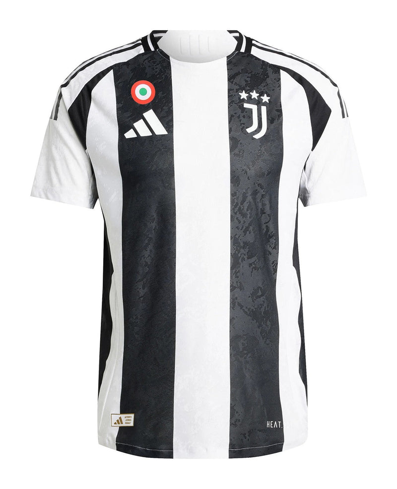 CamisetaJuventus2024-25-Camisetadefutbol-Juventus-Adidas-SerieA-ChampionsLeague-Futbol-Camisetatitular-Blanco-Negro-Camisola-Tradicional-Riscas-Logotipo-Emblema