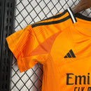 Conjunto Real Madrid II naranja 2024/25 - Naranja - Infantil - Real Madrid - Temporada 2024-2025 - Fútbol - Equipamiento deportivo - Niños - Estilo.