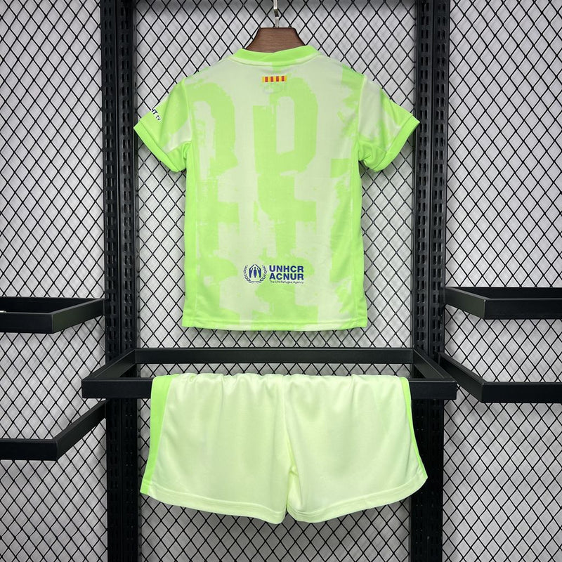 Conjunto infantil Barcelona verde 2024/25 - Verde - Infantil - Barcelona - Temporada 2024-2025 - Fútbol - Equipamiento deportivo - Niños - Estilo.