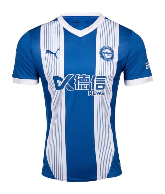 Deportivo Alavés 20242025 - Camiseta Alavés - Uniforme titular Alavés - Puma Alavés - Segunda División - Diseño clásico - Diseño moderno - Azul - Blanco - Escudo del equipo - Gola redonda - Tres rayas de Puma - Pantalones blancos - Medias azules - Historia del club - Innovación de Puma - Tecnologías innovadoras - Confort - Rendimiento.