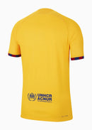 FC Barcelona 2024/2025 - Camiseta alternativa FC Barcelona - La Liga - Champions League - Diseño clásico - Elegante - Adaptación - Temporada - Fútbol - Estilo - Club - Tradicional - Toque único - Equipamiento deportivo.