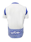 Granada CF 2024/2025 - Camiseta alternativa Granada CF - Diseño moderno - Elegante - Azul - Blanco - Temporada - Fútbol - Estilo - Club - Toque único - Equipamiento deportivo. 