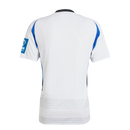 Hamburgo SV 20242025 - Camiseta Hamburgo - Uniforme titular Hamburgo - Adidas Hamburgo - 2. Bundesliga - Diseño clásico - Diseño moderno - Blanco - Rojo - Azul - Gola redonda - Escudo del Hamburgo SV - Logo de Adidas - Identidad del club - Historia del club - Tecnologías innovadoras - Confort - Rendimiento.