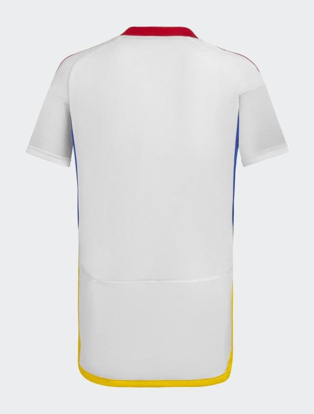 Venezuela 2024/2025 - Camiseta alternativa Venezuela - Adidas Venezuela - Blanco - Diseño bandera nacional - Eliminatorias Mundial - Amarillo - Azul - Rojo - Tres rayas de Adidas - Gola roja - Escudo de la Federación Venezolana - Identidad - Orgullo nacional - Tecnologías innovadoras - Confort - Rendimiento.