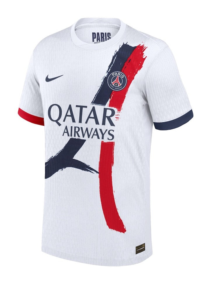 El -uniforme 2- del -PSG- para la -temporada 2024-25- destaca por su -diseño innovador- y -elegante-. La -camiseta blanca- presenta -detalles en azul marino- y -rojo-, con un -patrón geométrico- en la parte frontal. El -escudo del PSG- se ubica en el -pecho-, junto al -logotipo de Nike-. Fabricada con -tecnología Dri-FIT- para -comodidad- y -rendimiento-.