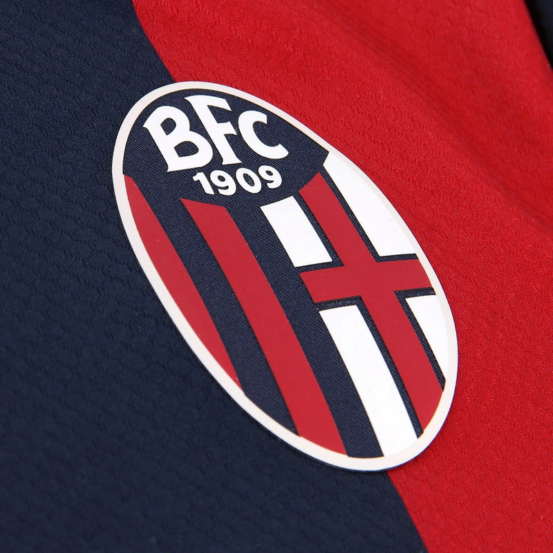 Camiseta Bologna - 2024-25 - Bologna - Fútbol - Serie A - Champions League - Macron - Diseño - Temporada - Camiseta titular - Club - Estadio - Jugadores - Moda - Estilo - Comprar - Camisetas de fútbol - Venta - Última colección - Moda deportiva