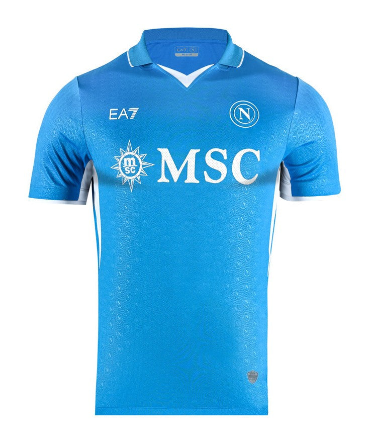 SSC Napoli - 2024-25 - SSC Napoli - Fútbol - Serie A - Azul Celeste - EA7 -  Diseño -  Temporada - Camiseta titular - Club - Estadio - Jugadores - Moda - Estilo - Comprar - Camisetas de fútbol - Venta - Última colección - Moda deportiva -  

