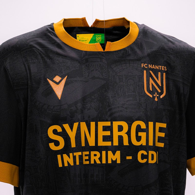 Nantes - 2024-2025 - Nantes - Fútbol - Ligue 1 - Copa de Francia - Macron -  Diseño -  Temporada - Camiseta suplente - Club - Estadio - Jugadores - Moda - Estilo - Comprar - Camisetas de fútbol - Venta - Última colección - Moda deportiva -  Azul marino - Blanco - Moderno - 