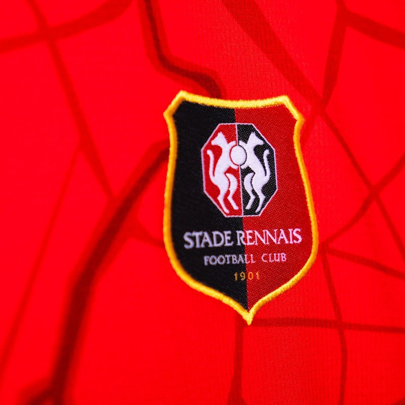 Stade Rennais - 2024-2025 - Rennes - Fútbol - Ligue 1 - Copa de Francia - Puma -  Diseño -  Temporada - Camiseta titular - Club - Estadio - Jugadores - Moda - Estilo - Comprar - Camisetas de fútbol - Venta - Última colección - Moda deportiva - Rojo - Negro - Clásico - Rayas verticales