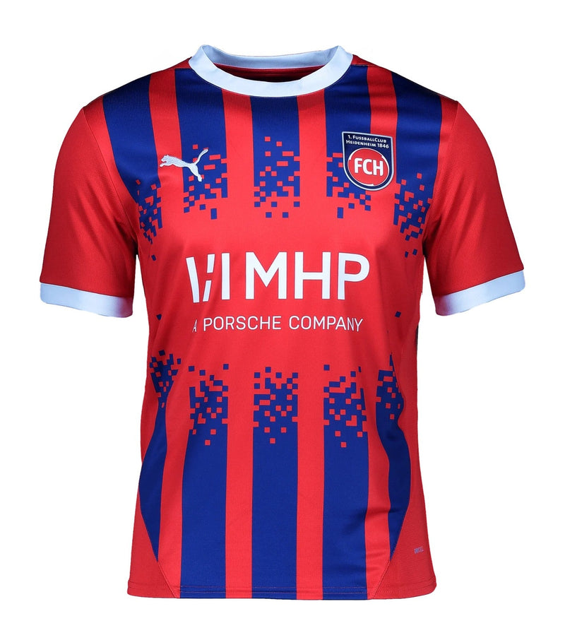 Heidenheim - 2024/2025 - Camiseta Heidenheim - Uniforme Heidenheim - Puma Heidenheim - Diseño moderno - Azul - Gris - Blanco - Bundesliga - Copa de Alemania - Home kit - Away kit - Patrón gráfico - Identidad del club - Gola redonda - Escudo del club - Logo de Puma - Patrocinio Intersport - Tecnologías innovadoras - Confort - Rendimiento.