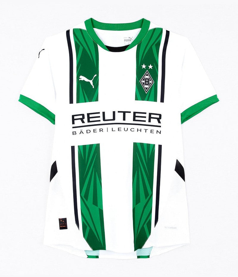 Borussia Mönchengladbach - 2024-2025 - Camiseta Borussia Mönchengladbach - Uniforme Borussia Mönchengladbach - Puma Borussia Mönchengladbach - Diseño moderno - Negro - Blanco - Verde - Rojo - Bundesliga - Copa de Alemania - Champions League - Away kit - Patrón gráfico - Identidad del club - Gola redonda - Escudo del club - Logo de Puma - Patrocinio Postbank - Tecnologías innovadoras - Confort - Rendimiento. 