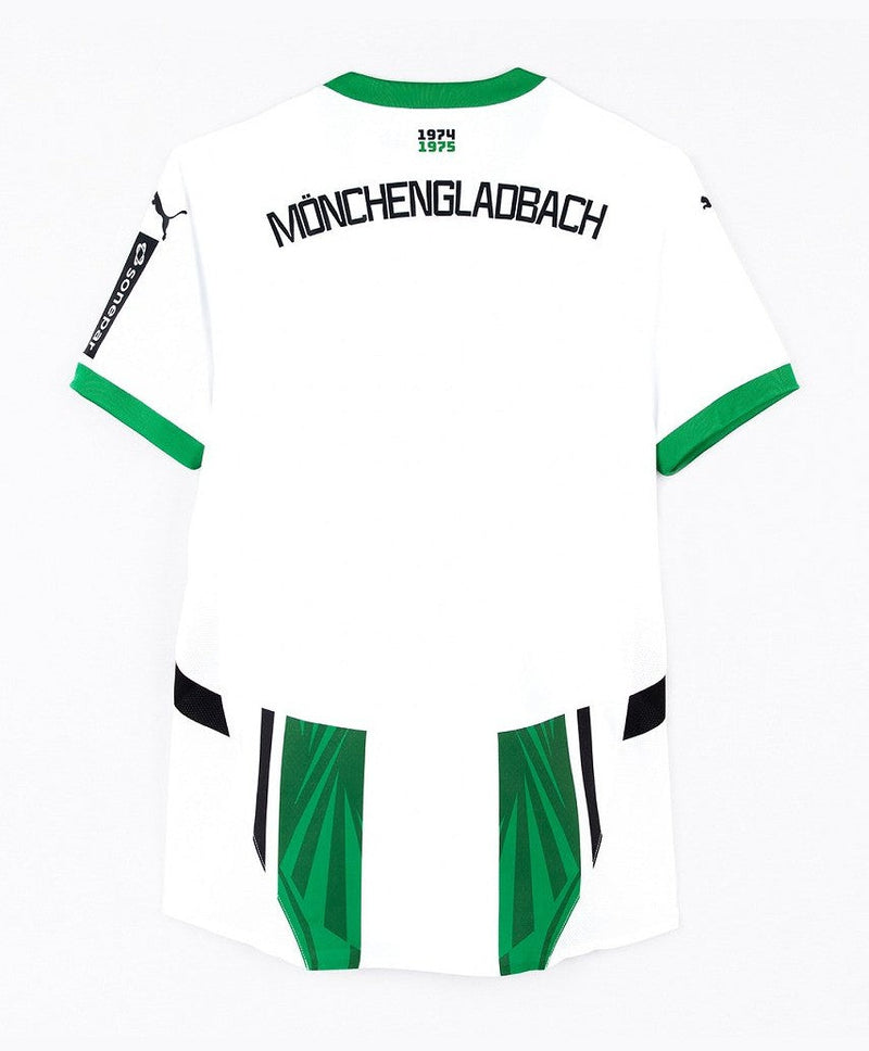 Borussia Mönchengladbach - 2024-2025 - Camiseta Borussia Mönchengladbach - Uniforme Borussia Mönchengladbach - Puma Borussia Mönchengladbach - Diseño moderno - Negro - Blanco - Verde - Rojo - Bundesliga - Copa de Alemania - Champions League - Away kit - Patrón gráfico - Identidad del club - Gola redonda - Escudo del club - Logo de Puma - Patrocinio Postbank - Tecnologías innovadoras - Confort - Rendimiento. 