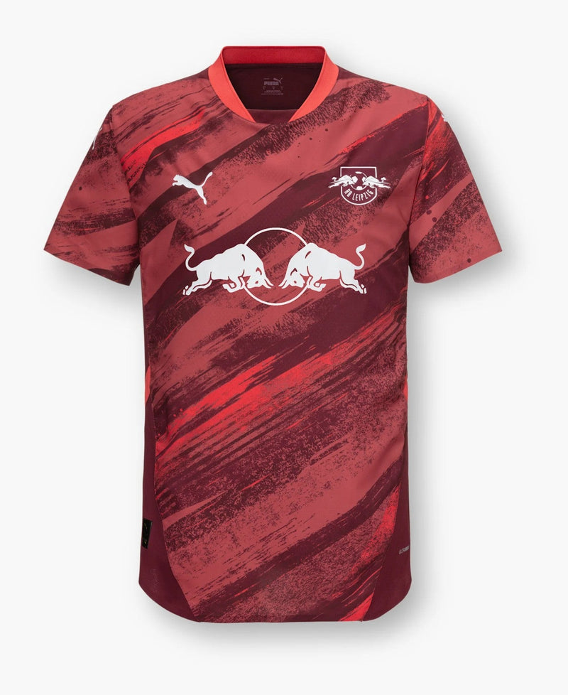 RB Leipzig - 2024/2025 - Camiseta RB Leipzig - Uniforme suplente RB Leipzig - Puma RB Leipzig - Diseño moderno - Rojo - Bundesliga - Competiciones europeas - Patrón gráfico - Cultura de Leipzig - Gola redonda - Escudo del club - Logo de Puma - Patrocinio Red Bull - Tecnologías avanzadas - Rendimiento - Comodidad - Pasión - Energía.