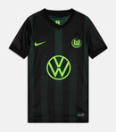 Wolfsburg - 2024/2025 - Camiseta Wolfsburg - Camiseta suplente Wolfsburg - Uniforme Wolfsburg - Nike Wolfsburg - Diseño moderno - Negro y blanco - Detalles geométricos - Bundesliga - Copa de Alemania - Gola en V - Escudo del club - Logo de Nike - Innovación - Identidad - Tecnologías avanzadas - Rendimiento - Comodidad.