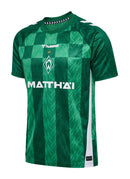 Werder Bremen - 2024/2025 - Camiseta Werder Bremen - Uniforme titular Werder Bremen - Hummel Werder Bremen - Diseño clásico - Verde y blanco - Detalles actuales - Bundesliga - Competición de fútbol - Gola en V - Escudo del club - Logo de Hummel - Tecnología avanzada - Rendimiento - Confort - Historia - Modernidad. 