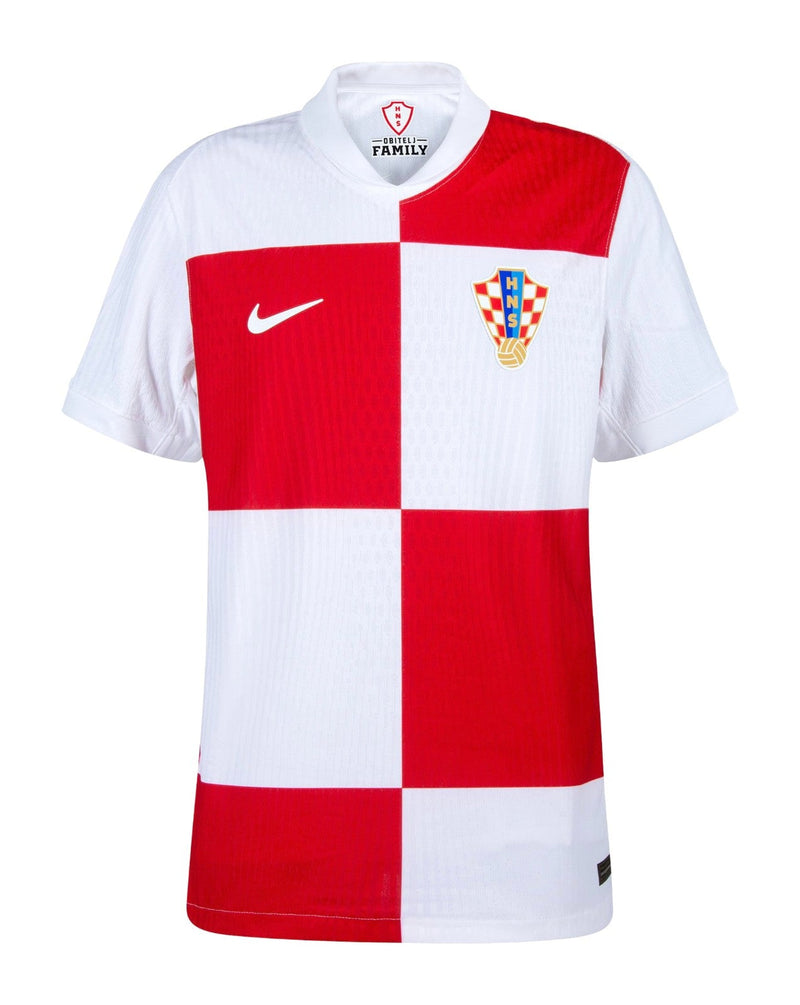 Croacia - 2024/2025 - Camiseta Croacia - Uniforme titular Croacia - Nike Croacia - Diseño clásico - Rojo y blanco - Cuadros - Eurocopa - Nations League - Eliminatorias Copa del Mundo - Gola redonda - Escudo ajedrezado de Croacia - Swoosh de Nike - Pantalón blanco - Calcetines rojos - Tecnologías innovadoras - Confort - Rendimiento - Identidad - Historia.