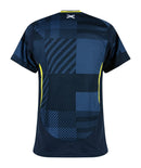 Escocia - 2024/2025 - Camiseta Escocia - Uniforme titular Escocia - Adidas Escocia - Diseño moderno - Azul marino y blanco - Eurocopa - Nations League - Eliminatorias Copa del Mundo - Líneas diagonales - Gola redonda - Escudo león de Escocia - Logo de Adidas - Pantalón blanco - Calcetines azules - Historia - Identidad - Tecnologías innovadoras - Confort - Rendimiento.