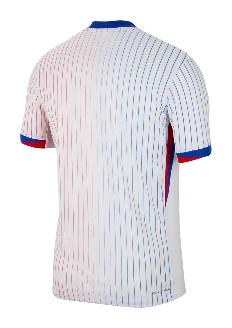 Francia - 2024/2025 - Camiseta Francia - Uniforme alternativo Francia - Nike Francia - Diseño clásico - Blanco, azul y rojo - Eurocopa - Nations League - Eliminatorias Copa del Mundo - Líneas verticales - Bandera nacional - Estilo clásico - Gola azul - Escudo Gallo de la Federación Francesa - Swoosh de Nike - Pantalón azul - Medias blancas - Medias rojas - Historia - Identidad - Tecnologías innovadoras - Confort - Rendimiento.