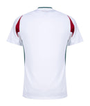 Hungría - 2024/2025 - Camiseta Hungría - Uniforme alternativo Hungría - Adidas Hungría - Diseño clásico - Blanco, rojo y verde - Competiciones internacionales - Patrones geométricos - Escudo nacional - Cuello en V - Escudo de la federación húngara - Logo de Adidas - Pantalones blancos - Medias rojas - Tradición - Innovación - Identidad - Tecnologías avanzadas - Rendimiento.