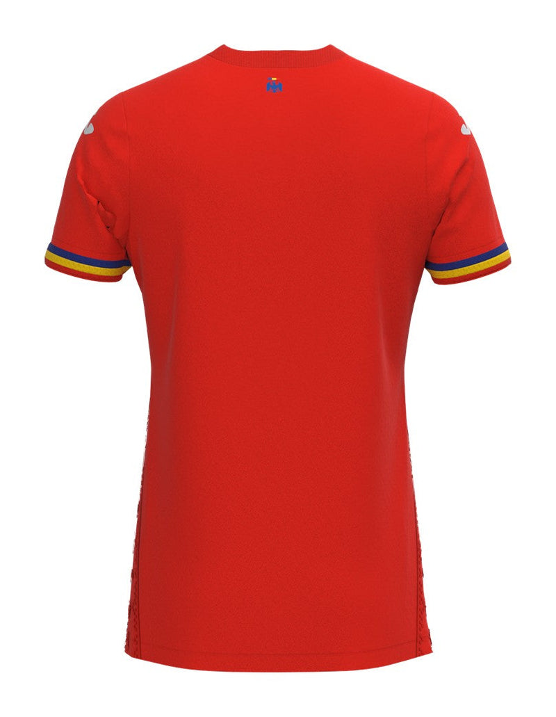 Rumania - 2023/2024 - Camiseta Rumania - Uniforme alternativo Rumania - Joma Rumania - Diseño moderno - Rojo y blanco - Competiciones internacionales - Escudo nacional - Detalles estilizados - Gola en V - Pantalones blancos - Medias rojas - Tradición - Innovación - Identidad - Tecnologías avanzadas - Rendimiento.