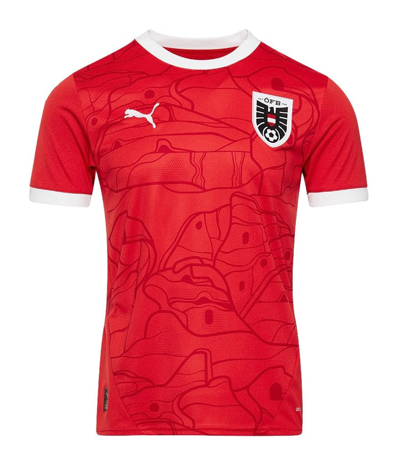 Austria 2024/2025 - Camiseta Austria - Uniforme titular Austria - Puma Austria - Diseño clásico - Rojo - Eurocopa - Nations League - Eliminatorias Copa del Mundo - Escudo nacional - Detalles estilizados - Gola redonda - Pantalones blancos - Calcetines rojos - Tradición - Identidad - Tecnologías innovadoras - Confort - Rendimiento.