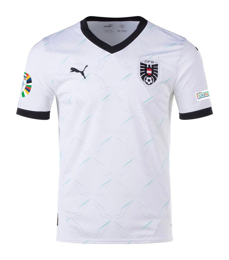 Austria - 2024/2025 - Camiseta Austria - Uniforme alternativo Austria - Puma Austria - Diseño moderno - Blanco - Naturaleza austriaca - Eurocopa - Nations League - Eliminatorias Copa del Mundo - Líneas diagonales - Azul celeste - Aventura - Gola V - Negro - Escudo de la Federación de Austria - Pantalón negro - Calcetines blancos - Cultura austriaca - Identidad - Tecnologías innovadoras - Confort - Rendimiento.