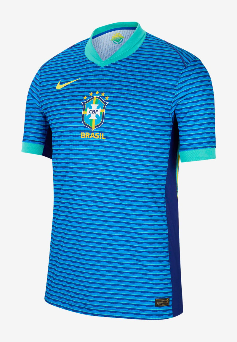 Brasil 2024/2025 - Camiseta Brasil - Uniforme alternativo Brasil - Nike Brasil - Diseño moderno - Azul - Verde - Amarillo - Copa América - Eliminatorias Mundial 2026 - Tradición textil brasileña - Mini-polo - Escudo de la selección brasileña - Swoosh de Nike - Pantalones blancos - Medias azules - Historia - Identidad - Tecnologías innovadoras - Confort - Rendimiento.