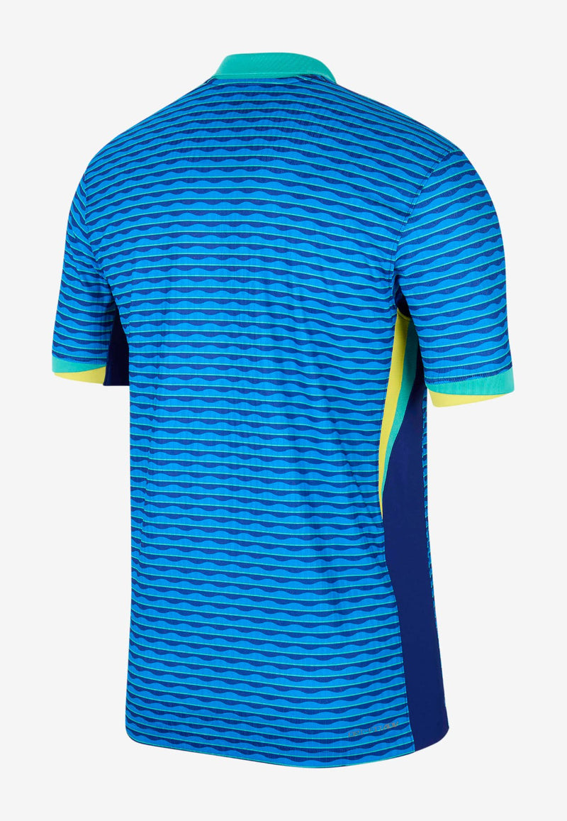 Brasil 2024/2025 - Camiseta Brasil - Uniforme alternativo Brasil - Nike Brasil - Diseño moderno - Azul - Verde - Amarillo - Copa América - Eliminatorias Mundial 2026 - Tradición textil brasileña - Mini-polo - Escudo de la selección brasileña - Swoosh de Nike - Pantalones blancos - Medias azules - Historia - Identidad - Tecnologías innovadoras - Confort - Rendimiento.