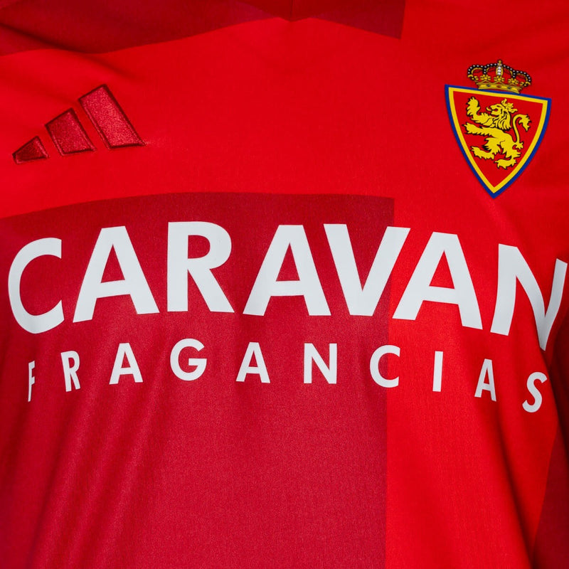 Real Zaragoza 2024/2025 - Camiseta visitante Real Zaragoza - Adidas - Rojo - Dos tonos - Emblema Adidas - 3 rayas - Camiseta "tomate" - Historia del club - Temporada - Fútbol - Estilo - Equipamiento deportivo. 