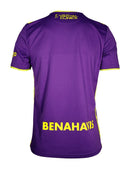 Málaga 2024/2025 - Camiseta de visitante Málaga - Color morado - La Liga 2 - Estilo único - Temporada - Fútbol - Equipamiento deportivo - Distintivo - Original.