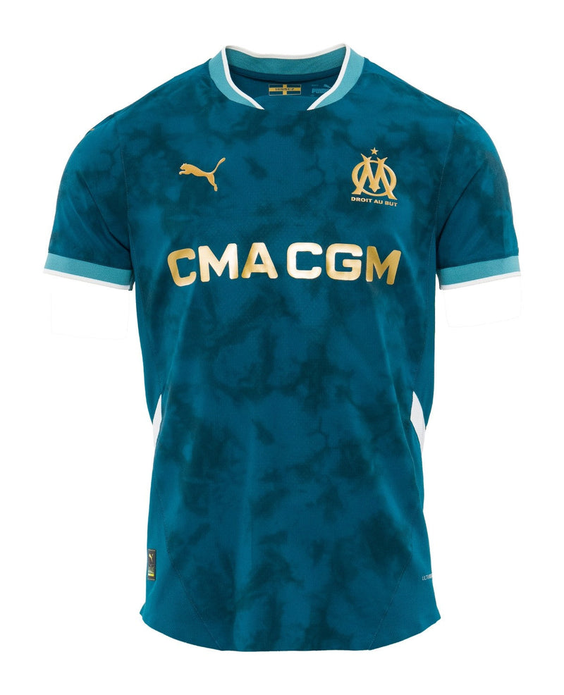 Olympique de Marseille 2024/2025 - Camiseta de visitante Olympique de Marseille - Mar Mediterráneo - Azul turquesa - Dorado - Ligue 1 - Diseño elegante - Ciudad - Belleza - Temporada - Fútbol - Equipamiento deportivo.