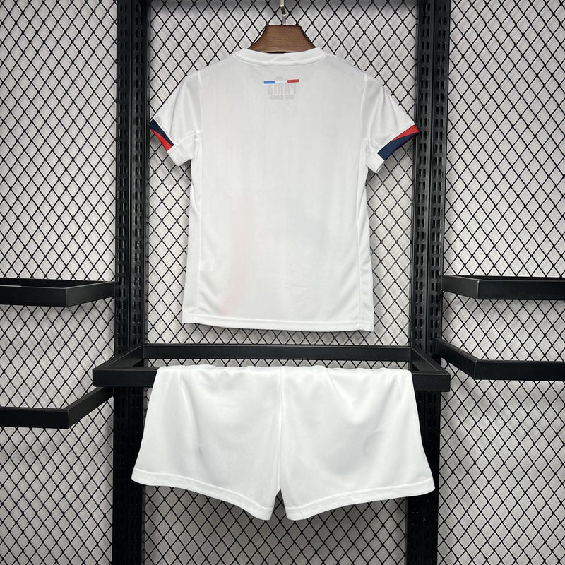 PSG II 24/25 conjunto infantil blanco - PSG - 24/25 - Conjunto infantil - Blanco - Fútbol - Equipamiento deportivo - Niños - Estilo.
