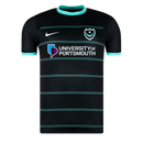 Portsmouth 2024/2025 - Camiseta de visitante Portsmouth - Negro - Hiper-turquesa - Diseño moderno - Championship - Fútbol - Equipamiento deportivo - Temporada - Estilo - Elegante.