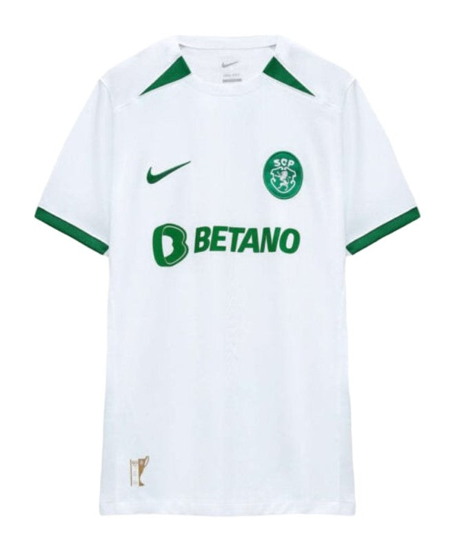 Sporting CP 20242025 - Camiseta alternativa Sporting CP - Nike Sporting CP - Primeira Liga - Copa de Portugal - Champions League - Diseño audaz - Diseño moderno - Negro - Verde - Blanco - Francisco Stromp - Rayas horizontales - Gola redonda - Escudo del Sporting CP - Logo de Nike - Betano - Homenaje - Centenario - Tecnologías innovadoras - Confort - Rendimiento.