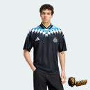 CAMISETA NEWCASTLE RETRO NEGRA GEOMÉTRICA 26/27 HOMBRE