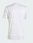 camisa-real-madrid-blanca-2024-25-pre-juego-ultima-camiseta-pre-juego-real-madrid-diseno-moderno-calidad-premium-disponible-ahora-envios-inmediatos-fanaticos-del-real-madrid-compra-on