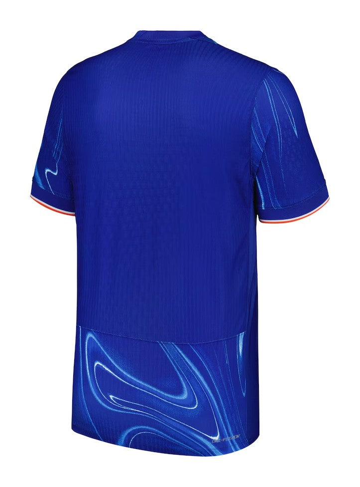 camiseta - Chelsea FC 2024-25 - uniforme de local - Nike - Premier League - azul tradicional - diseño exclusivo - historia del club - fútbol inglés - azul y blanco - detalles en naranja - temp