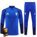 CHÁNDAL MEDIA CREMALLERA + PANTALONES MANCHESTER UNITED AZUL Y AZUL MARINO 26/27 HOMBRE