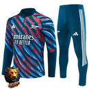 CHÁNDAL MEDIA CREMALLERA + PANTALONES ARSENAL AZUL CAMUFLAJE Y ROJO 26/27 HOMBRE