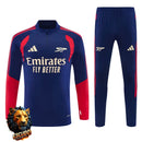 CHÁNDAL MEDIA CREMALLERA + PANTALONES ARSENAL AZUL MARINO Y ROJO 26/27 HOMBRE
