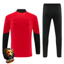 CHÁNDAL MEDIA CREMALLERA + PANTALONES MANCHESTER UNITED ROJO Y NEGRO 26/27 HOMBRE