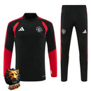 CHÁNDAL MEDIA CREMALLERA + PANTALONES MANCHESTER UNITED NEGRO Y ROJO 26/27 HOMBRE