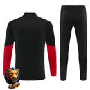 CHÁNDAL MEDIA CREMALLERA + PANTALONES MANCHESTER UNITED NEGRO Y ROJO 26/27 HOMBRE