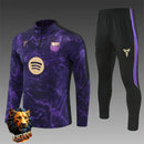 CHÁNDAL MEDIA CREMALLERA + PANTALONES BARCELONA MORADO CAMUFLAJE Y NEGRO 26/27 HOMBRE